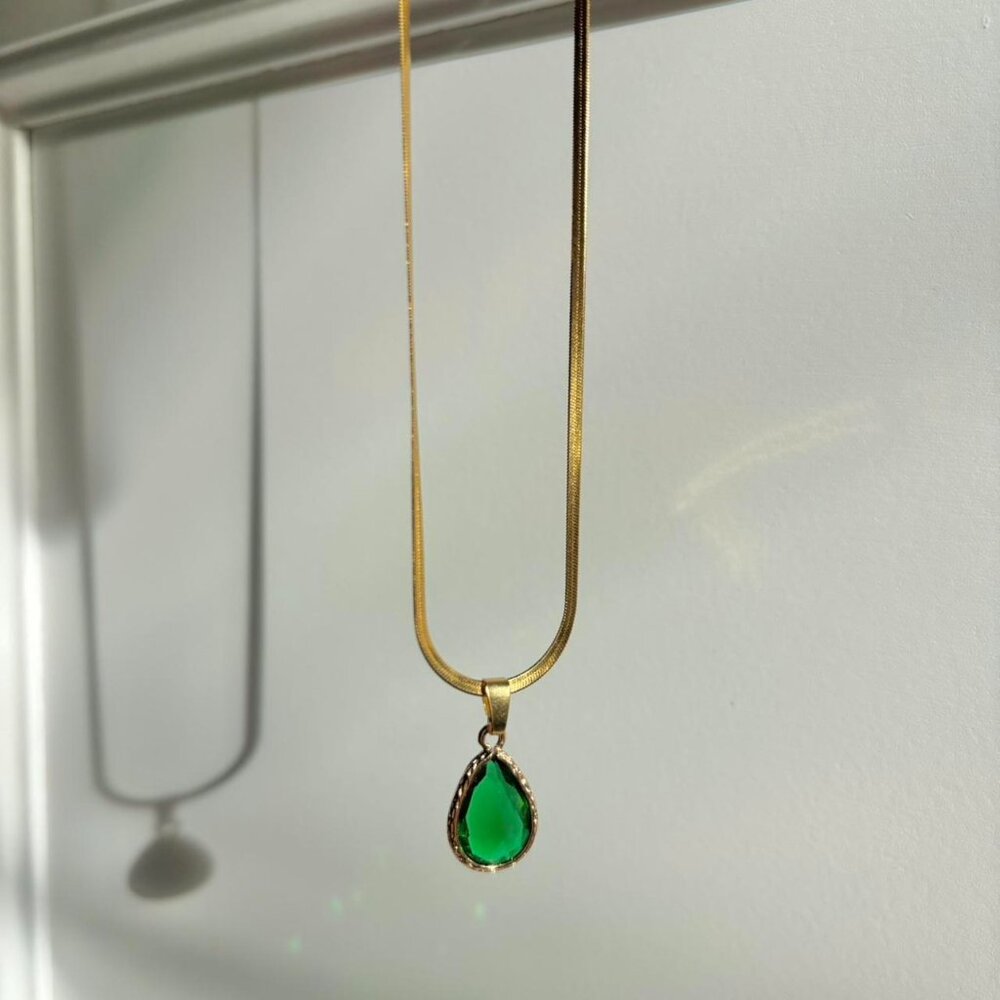 Vintage style green tear necklace